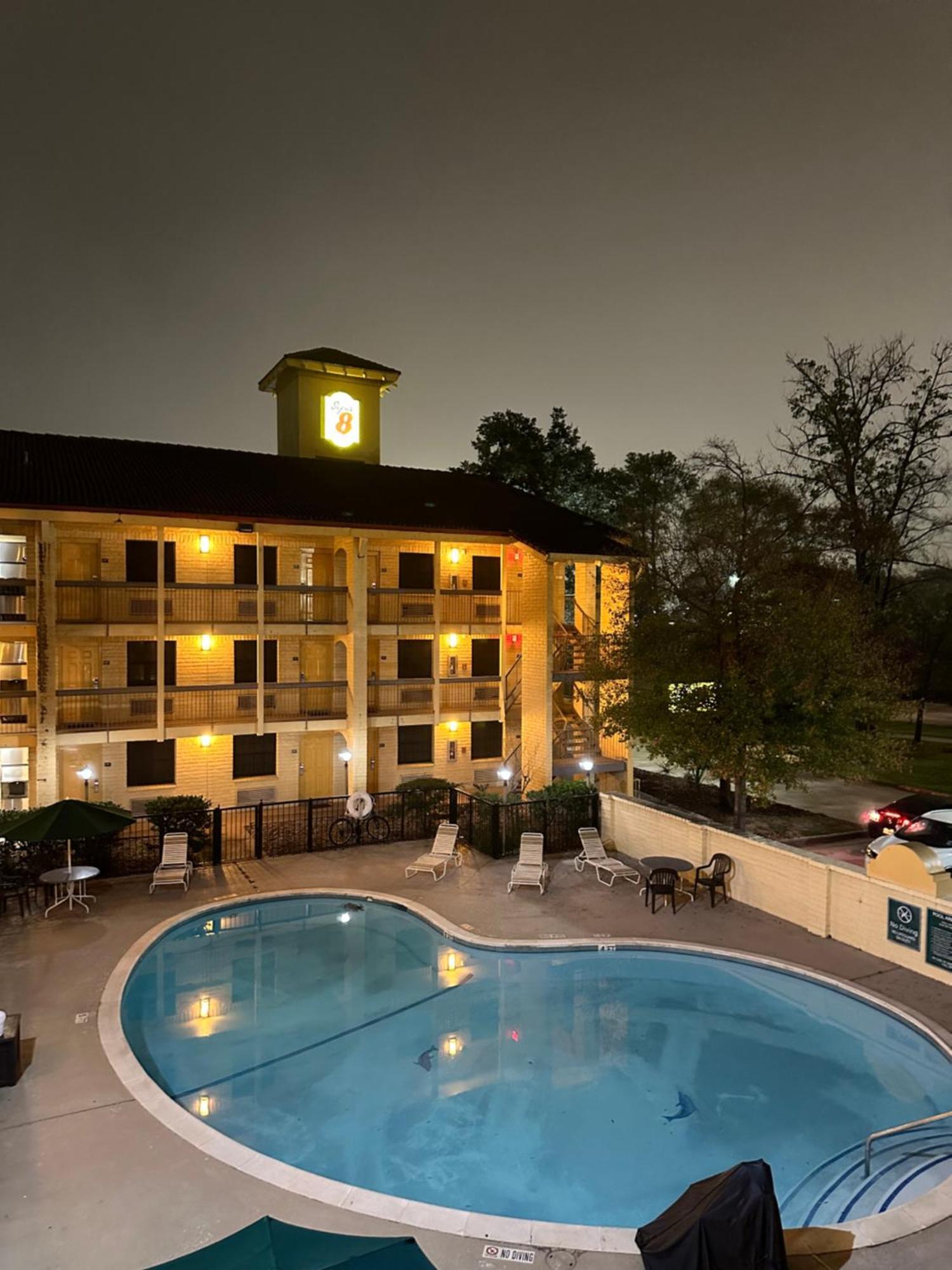 Готель Super 8 By Wyndham The Woodlands North Екстер'єр фото